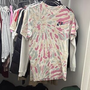 Men’s Nike Light-Changing Tie Dye Shirt